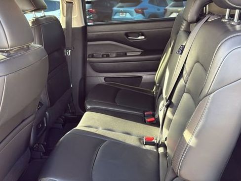 Used 2024 Nissan Pathfinder SL image 12