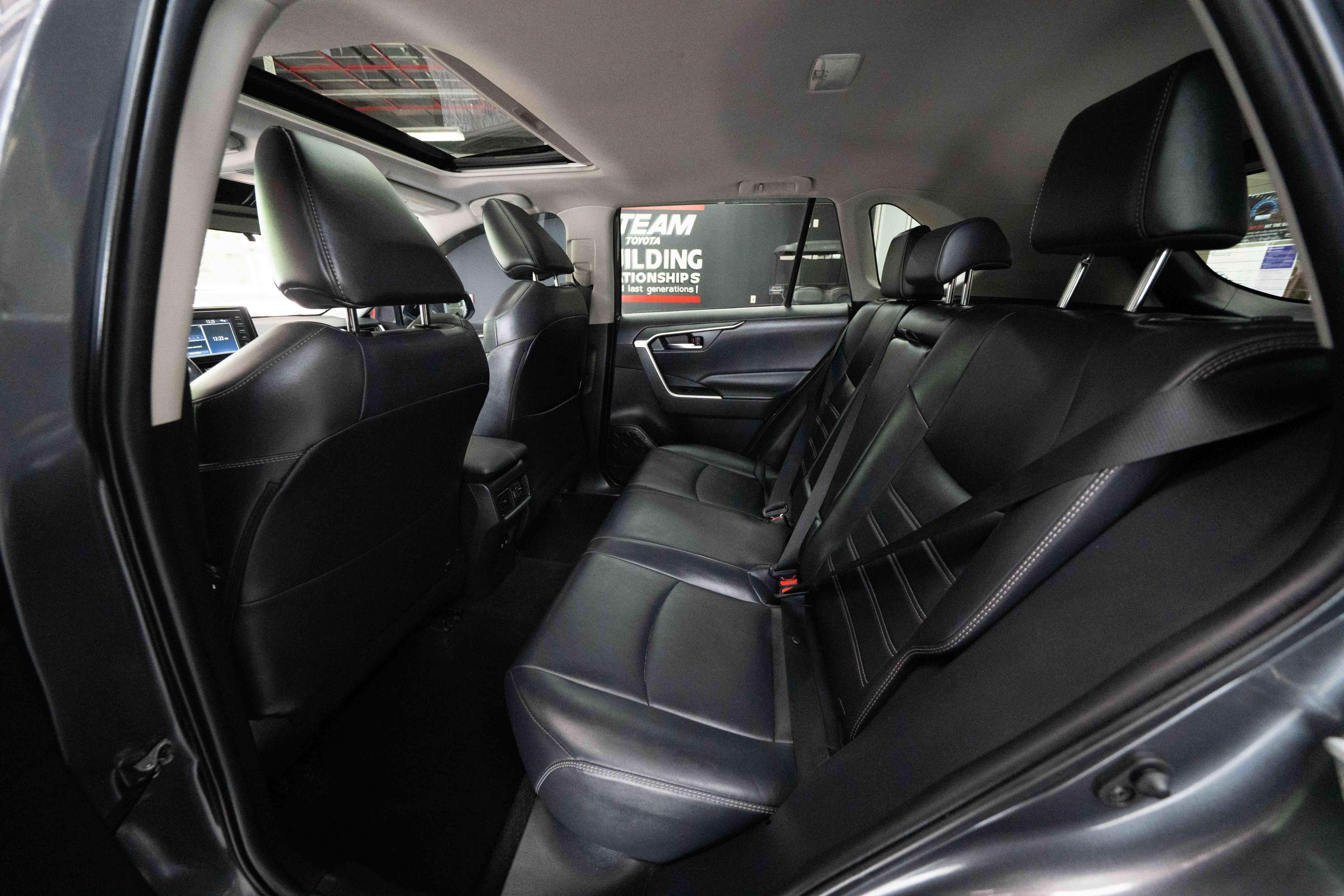 Used 2021 Toyota RAV4 XLE Premium AWD/4WD image 23