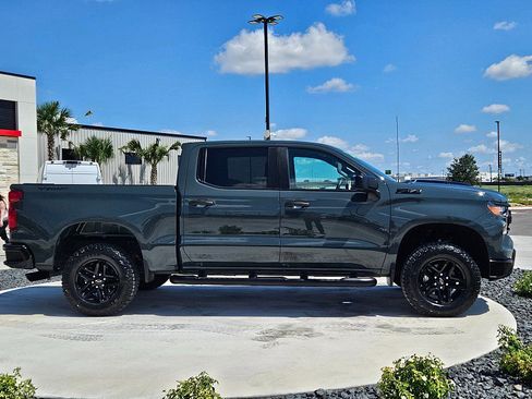 Used 2025 Chevrolet Silverado 1500 Custom Trail Boss w/ Dark Appearance Package image 7
