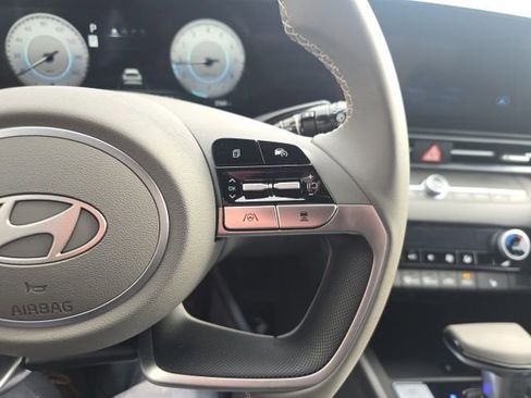Used 2025 Hyundai Elantra SEL FWD image 14