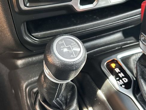 Used 2025 Jeep Wrangler Unlimited Sahara AWD/4WD image 29