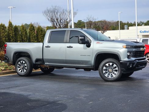 Used 2024 Chevrolet Silverado 2500 Custom w/ Custom Convenience Package image 3