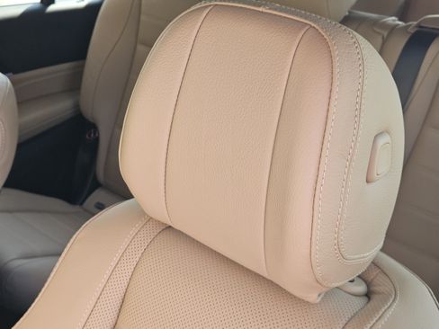 Used 2024 Mercedes-Benz GLS 580 4MATIC image 12