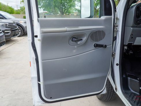 Used 2006 Ford E-450 and Econoline 450 image 18