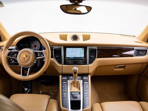 Used 2015 Porsche Macan S image 11
