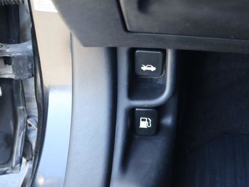 Used 2005 Honda CR-V LX image 15