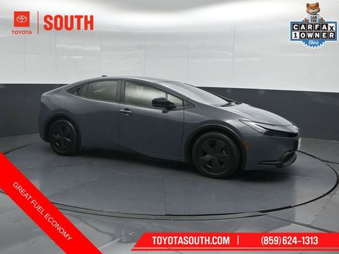 Used 2025 Toyota Prius LE FWD image 1