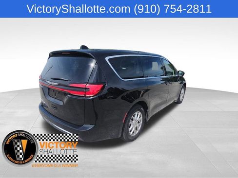 Certified 2024 Chrysler Pacifica Touring-L FWD image 29