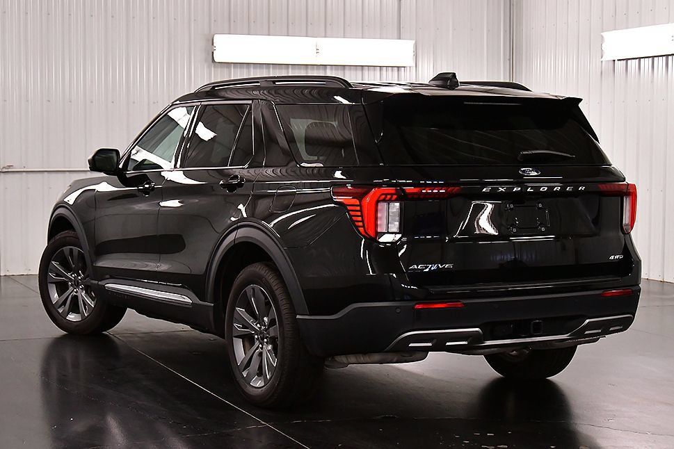 Used 2025 Ford Explorer Active w/ Active Comfort Package AWD/4WD image 5
