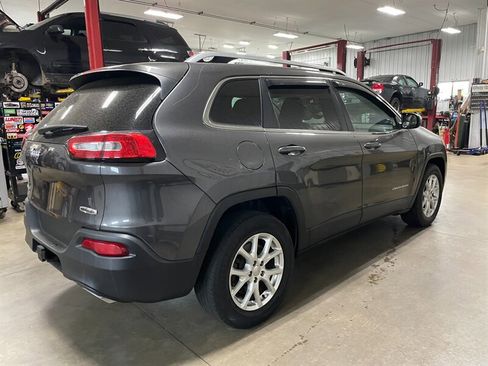 Used 2015 Jeep Cherokee Latitude w/ Comfort/Convenience Group AWD/4WD image 6