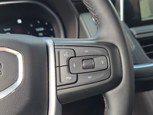 Used 2023 GMC Yukon XL SLE image 17