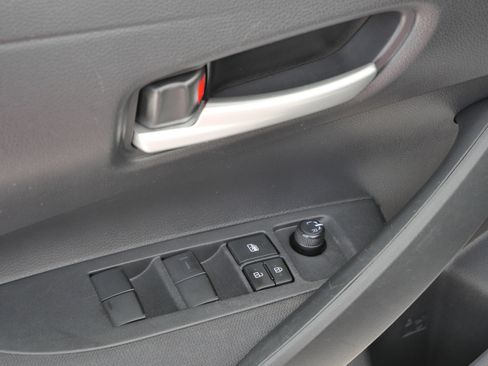 Used 2020 Toyota Corolla LE image 19