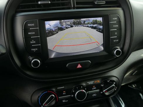 Used 2021 Kia Soul LX FWD image 18