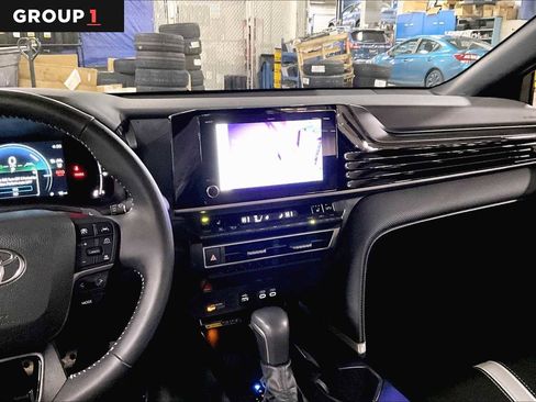 Used 2025 Toyota Camry SE AWD/4WD image 6