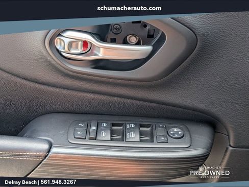 Used 2015 Jeep Cherokee Latitude FWD image 27