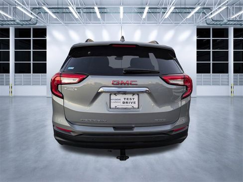 Used 2023 GMC Terrain SLE w/ Driver Convenience Package image 5