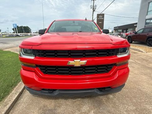 Used 2018 Chevrolet Silverado 1500 Custom w/ Custom Value Package AWD/4WD image 3