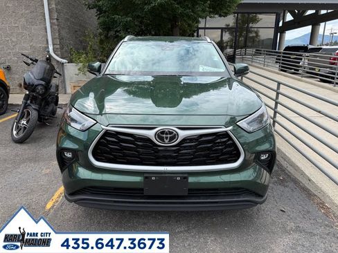 Used 2025 Toyota Highlander XLE AWD/4WD image 2