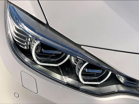 Used 2017 BMW M4 Convertible image 30