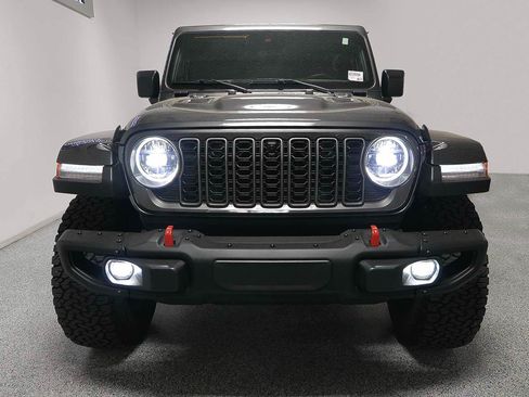 Used 2025 Jeep Wrangler Unlimited Rubicon AWD/4WD image 2