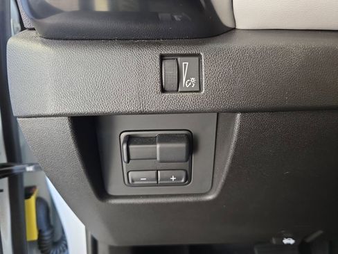 Used 2024 GMC Canyon AT4X image 25