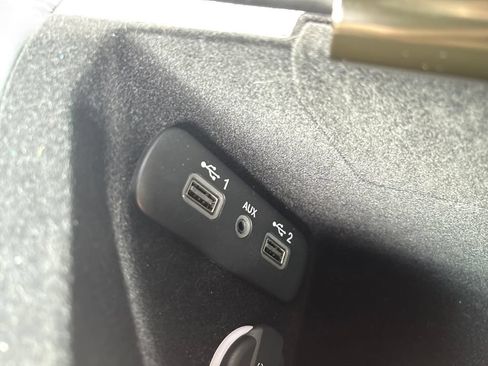 Used 2022 Dodge Challenger SXT RWD image 21