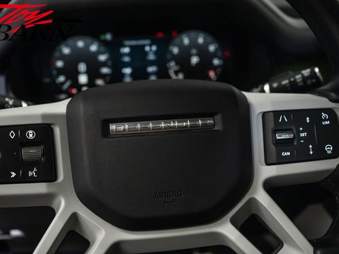 Used 2024 Land Rover Defender 110 SE image 29