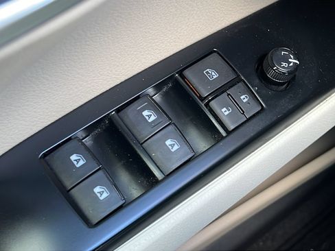 Used 2018 Toyota Camry LE FWD image 20