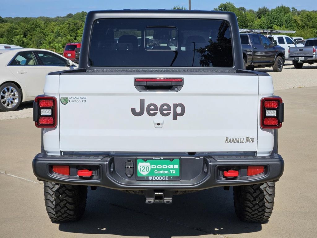New 2025 Jeep Gladiator Rubicon w/ Convenience Group AWD/4WD image 4