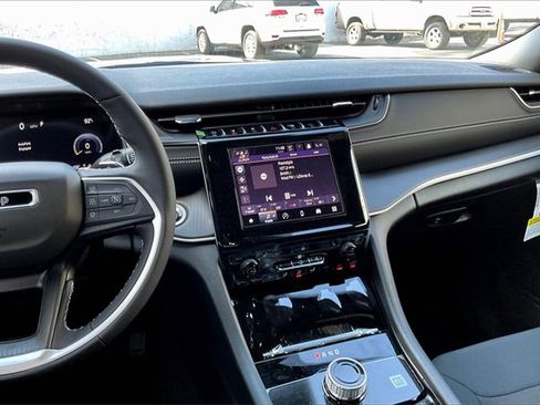 New 2025 Jeep Grand Cherokee L Laredo w/ Luxury Tech Group I image 5