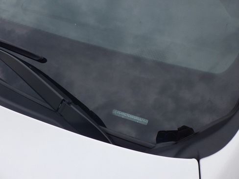 Used 2025 Chrysler Voyager LX image 2