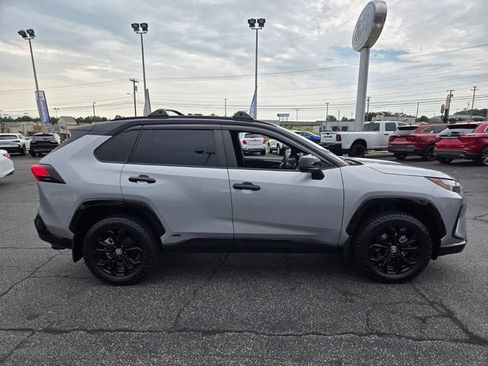 Used 2023 Toyota RAV4 XSE AWD/4WD image 9