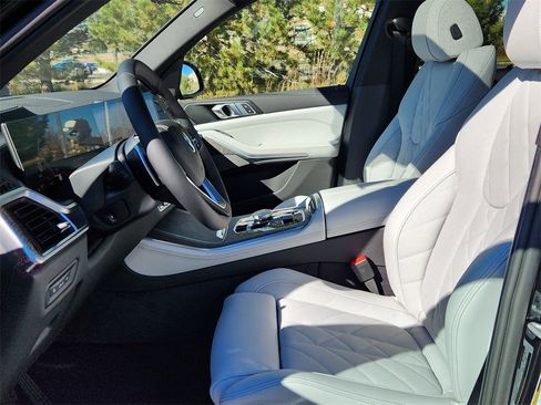 New 2026 BMW X5 xDrive50e image 10