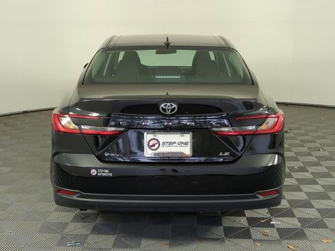 Used 2025 Toyota Camry LE image 6