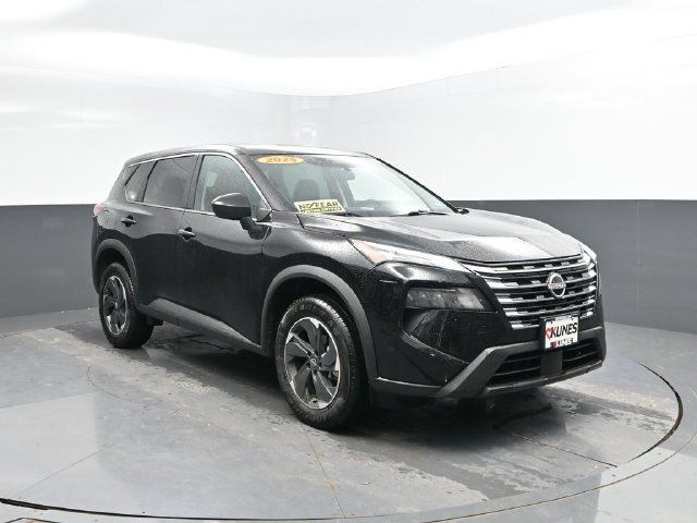 Used 2025 Nissan Rogue SV AWD/4WD image 4