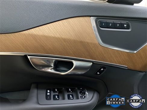 Used 2025 Volvo XC90 B6 Plus image 25