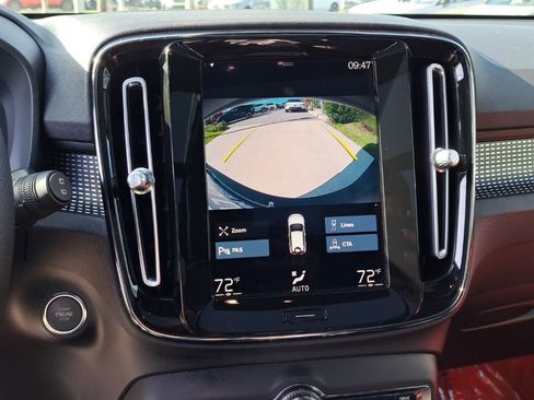 Used 2021 Volvo XC40 T4 R-Design w/ Protection Package Premier image 24