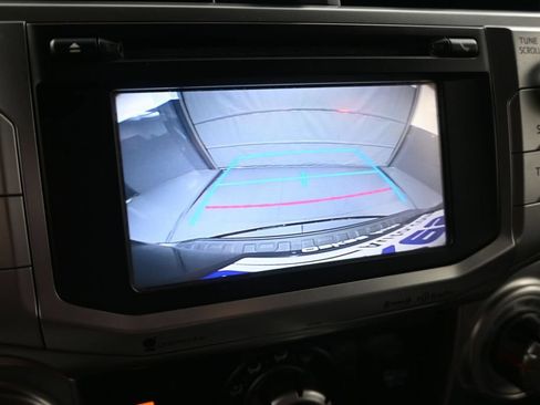 Used 2016 Toyota 4Runner SR5 AWD/4WD image 19