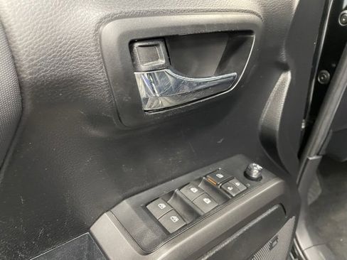 Used 2021 Toyota Tacoma TRD Off-Road image 6