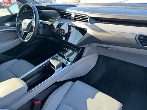 Used 2024 Audi Q8 e-tron Prestige image 9