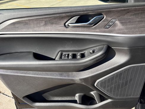 New 2025 Jeep Grand Cherokee L Limited w/ Black Appearance Package image 14