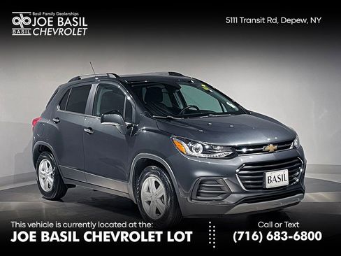 Used 2020 Chevrolet Trax LT w/ Driver Confidence Package image 1