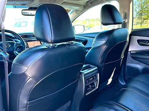 Used 2022 Nissan Murano SL w/ SL Moonroof Package image 16