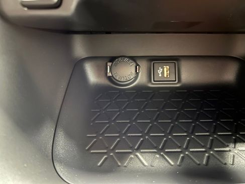 New 2025 Toyota RAV4 XLE image 31