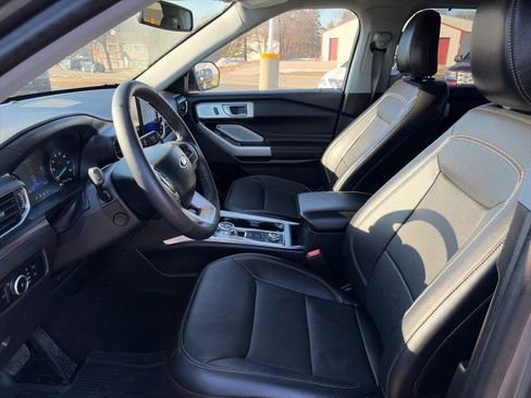 Used 2024 Ford Explorer Limited w/ Limited Technology Package image 9