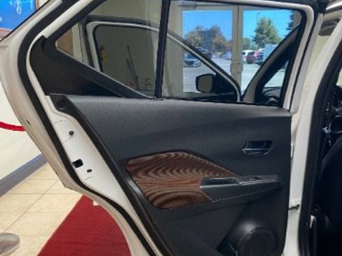 Used 2023 Nissan Kicks SR image 13