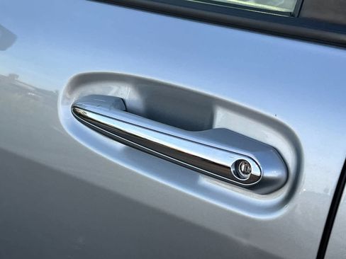 Used 2023 Toyota Sienna XLE image 2