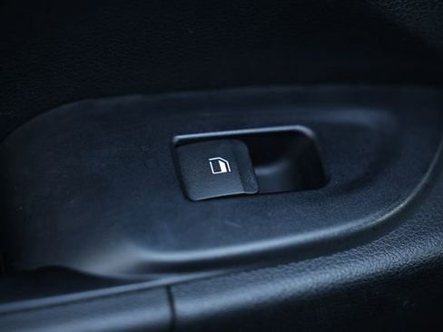 Used 2023 Hyundai Venue SE image 21