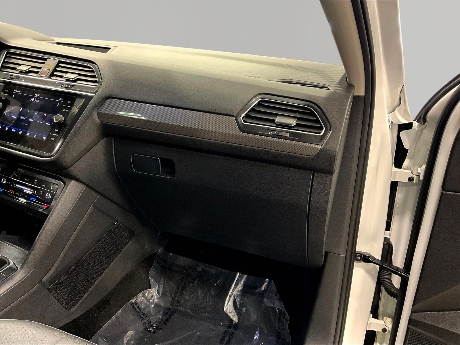 Used 2023 Volkswagen Tiguan SE w/ Panoramic Sunroof Package AWD/4WD image 26
