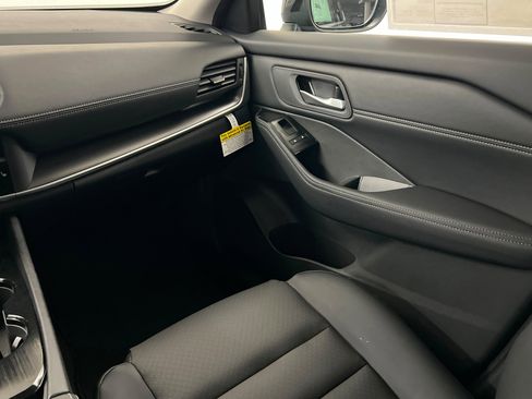 New 2026 Nissan Rogue SV image 10